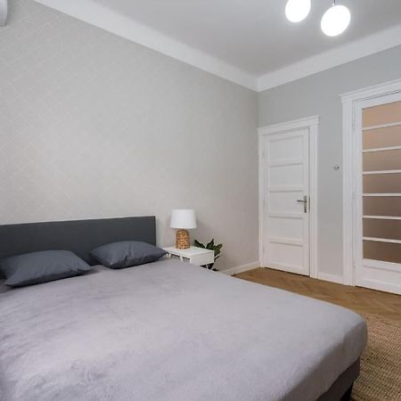 Exquisite Art Deco 2Br Apartment Prime Location بوخارست المظهر الخارجي الصورة