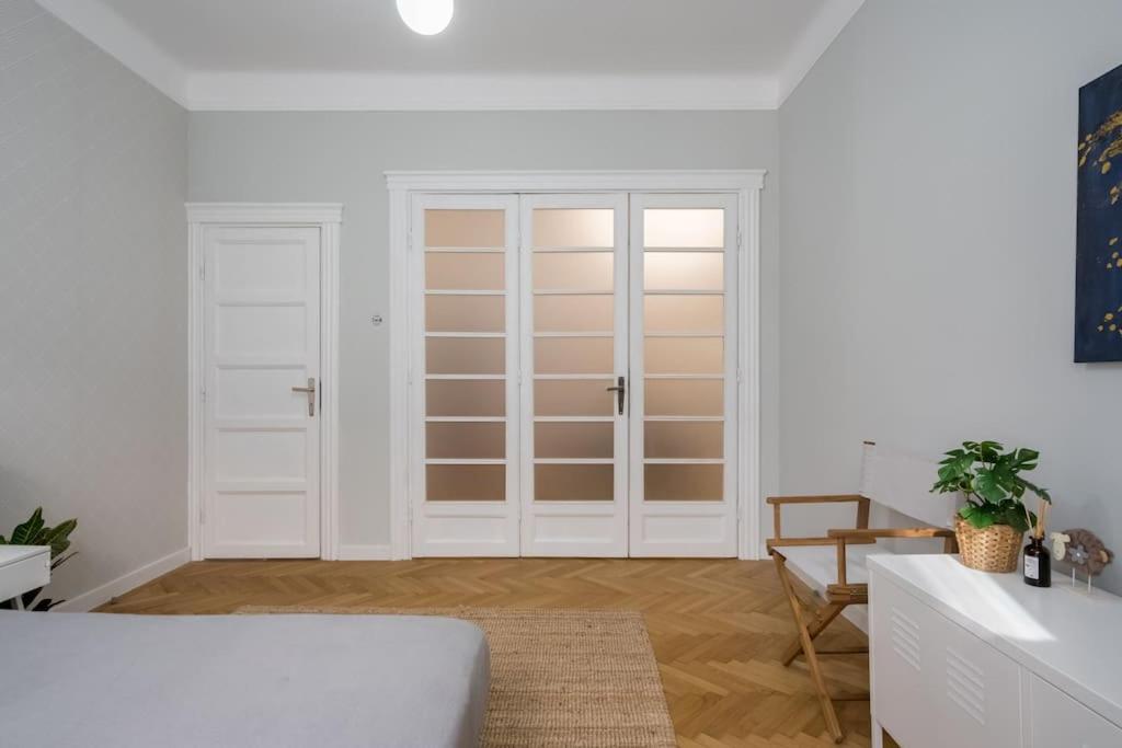 Exquisite Art Deco 2Br Apartment Prime Location بوخارست المظهر الخارجي الصورة
