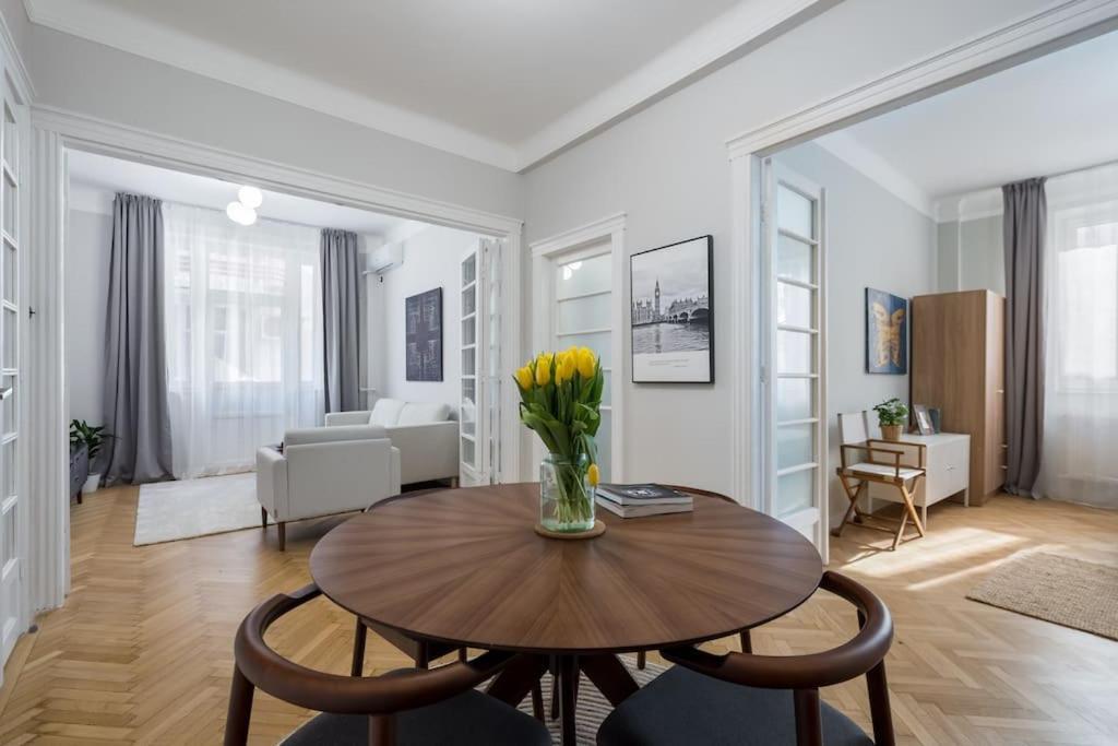 Exquisite Art Deco 2Br Apartment Prime Location بوخارست المظهر الخارجي الصورة